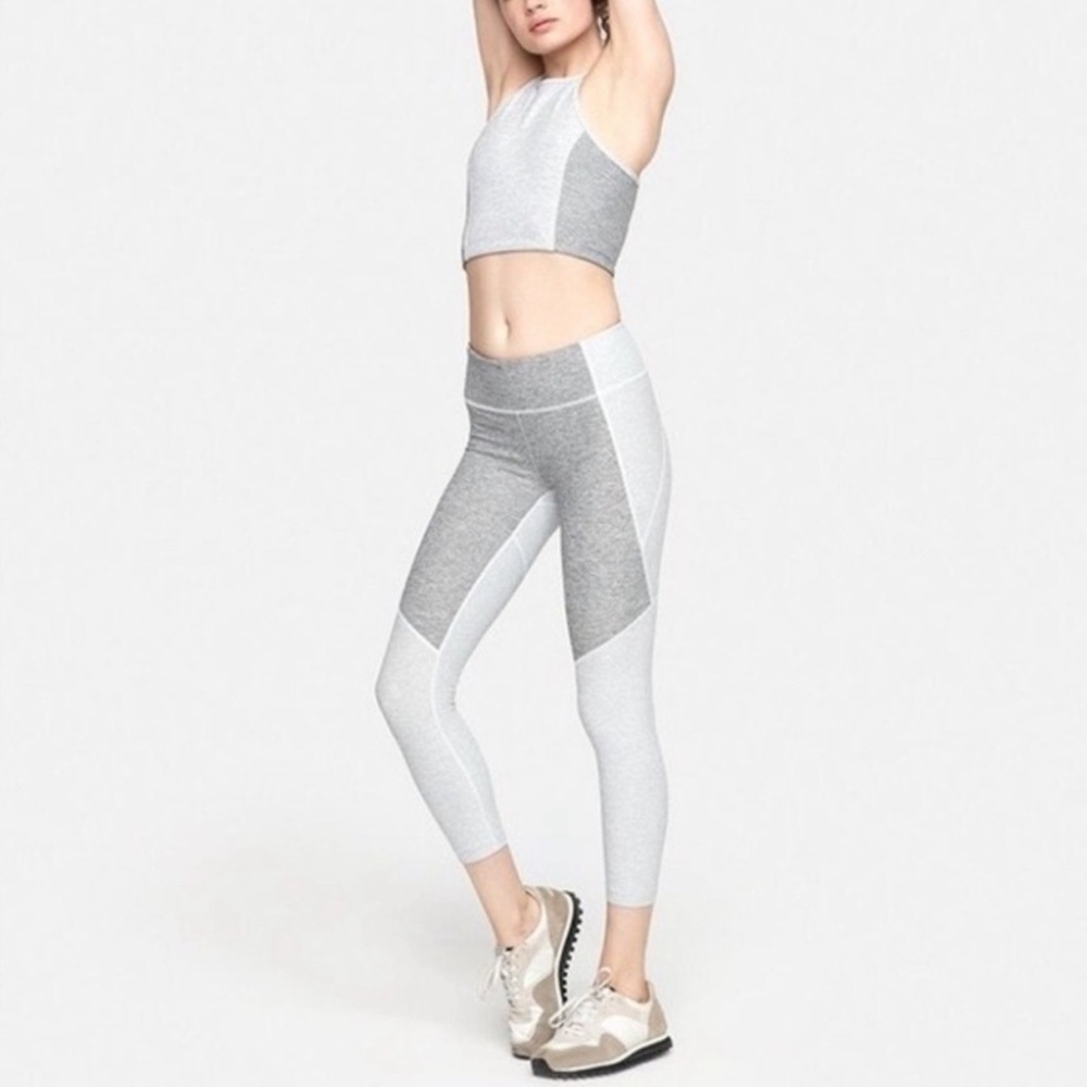 Outdoor Voices Warmup 3/4 Leggings Size L in gray (Dove/Ash)